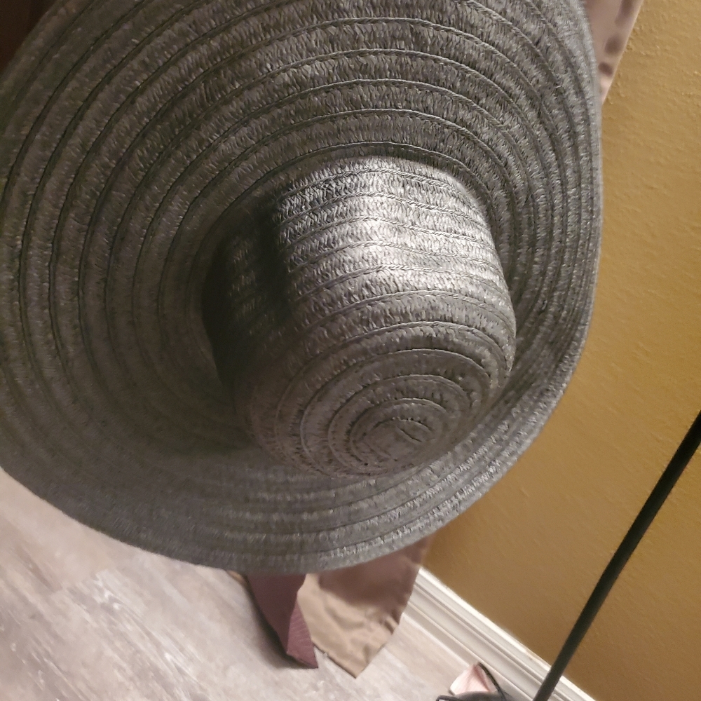 2 hats - Picture 4 of 4